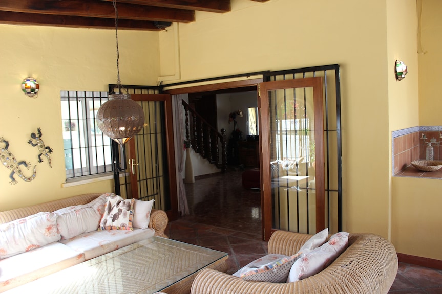Encantadora Villa Española Con Piscina Salada, Vistas Al Mar Y Exteriores - Benalmádena