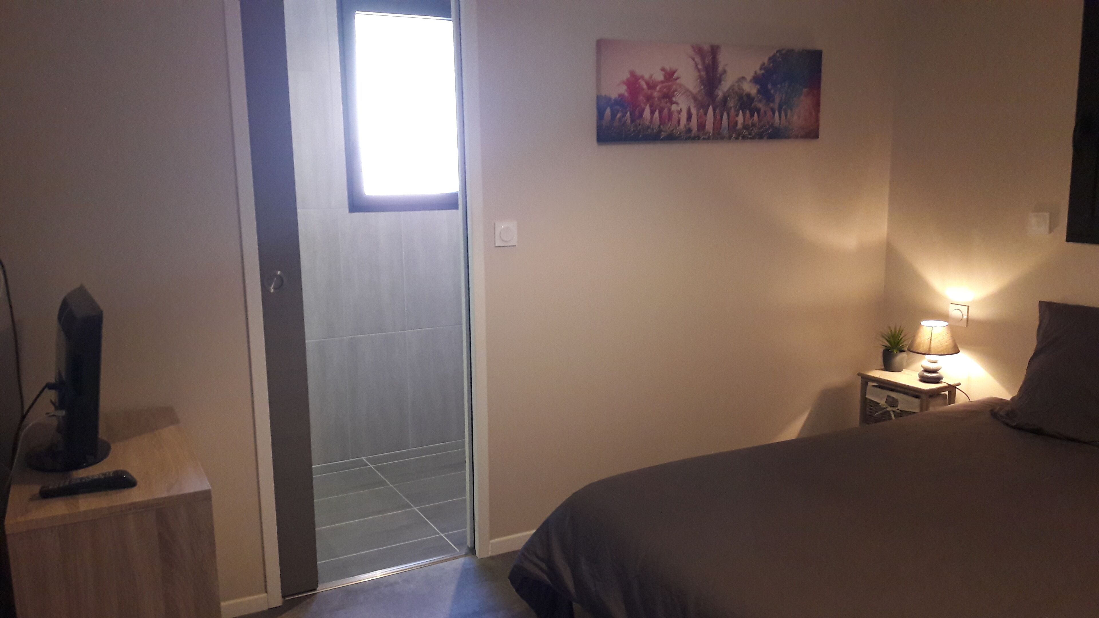 5 slaapkamers, een strijkplank/strijkijzer, internet