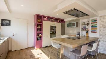 Refrigerador, microondas, horno y parrilla de estufa