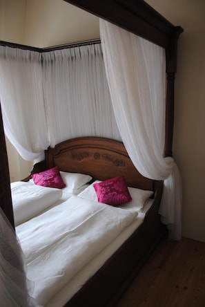 2 chambres, lit parapluie, draps fournis