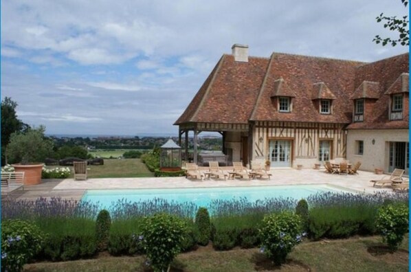 Piscine extérieure, piscine chauffée