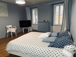 5 Schlafzimmer, Bügeleisen/Bügelbrett, kostenloses WLAN, Bettwäsche