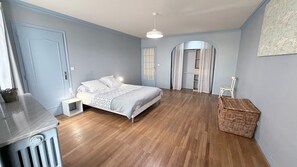 5 chambres, fer et planche à repasser, Wi-Fi gratuit, draps fournis