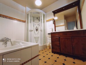 Dusche, Whirlpool, Haartrockner
