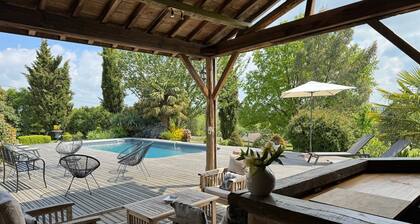 Mukava talo viehättävä ja rauhallinen 4 * - 14 henkilöä - lämmitetty uima-allas