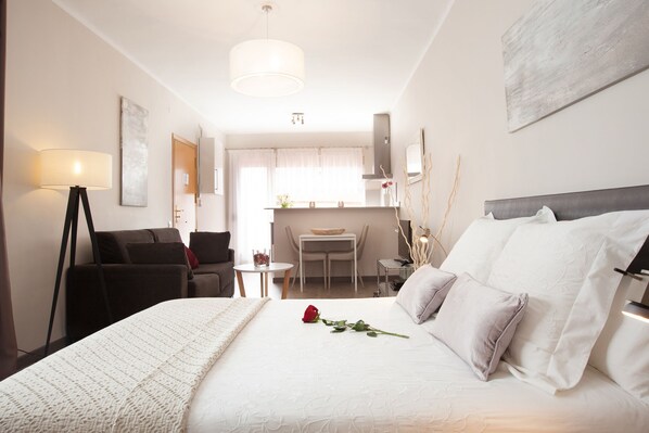 Bügeleisen/Bügelbrett, Reisekinderbett, kostenloses WLAN, Bettwäsche