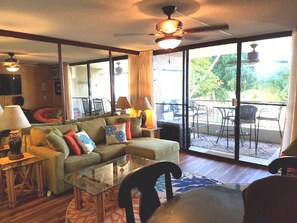 Smart-TV, DVD-spiller, bøker og filmbibliotek