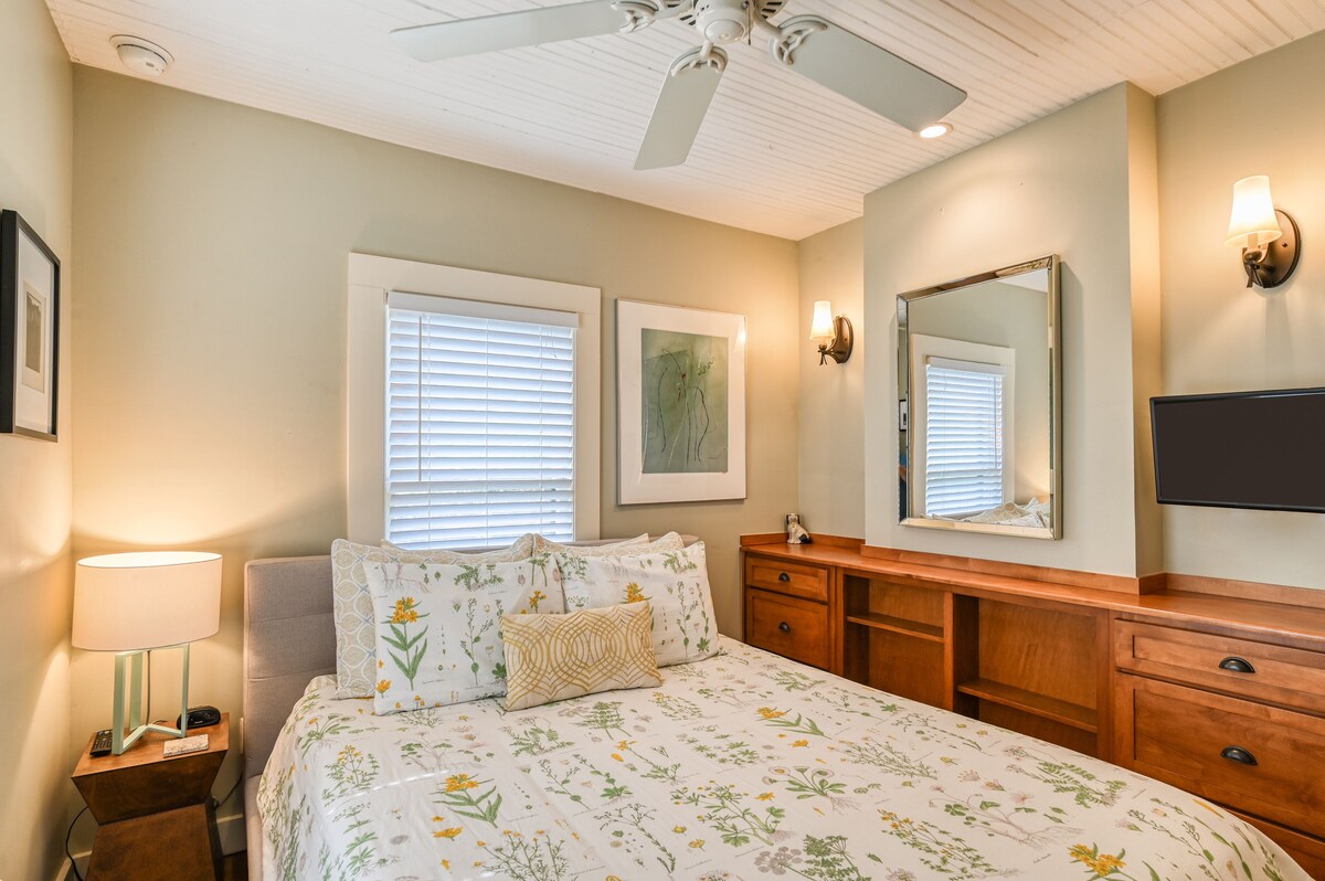 Photo 33 of Historic Downtown Home with Heated Pool and Cottage! Walk to Everything!
