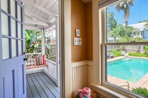 Lämmitetty uima-allas