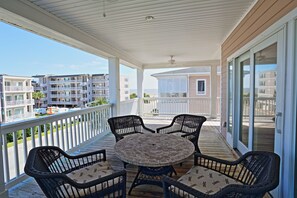 Property grounds - The Ultimate In Beach Living! Ocean View, Steps to Beach,  Sleeps 8. Elevator! (Tybee Island)