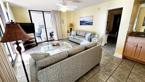 Living area - AUGUST REDUCED/SEPTEMBER AVAILABLE!! (Orange Beach)