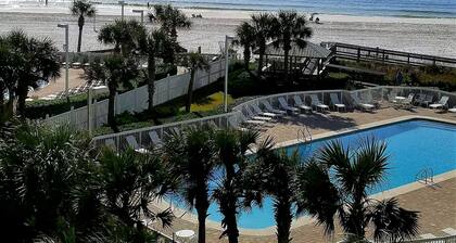 ** VÄHENNYS SYYSKUUN LENNOA! VARAA NYT! Hieno rannalla huoneisto!