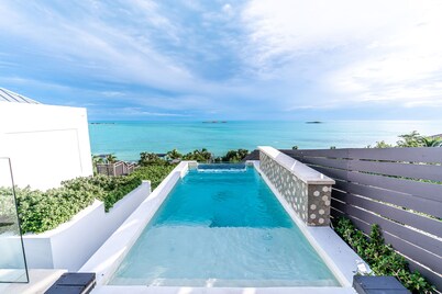  Modern Beachfront 2brdm-2bath with glass pool & incredible view !