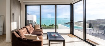 SPRING PROMO Beachfront 2brdm-2bath with glass pool !