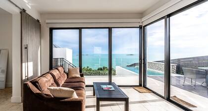 SPRING PROMO Beachfront 2brdm-2bath with glass pool !