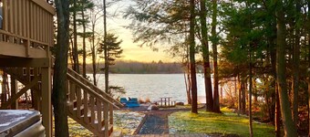 Lakefront w Bastu / bubbelpool / bÄtar / strand / eldstad / biljardbord, nÀra Kalahari & Ski