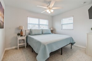 2 soverom, strykejern/-brett, reiseseng for barn og wi-fi (inkludert)