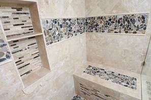 Bruser, hårtørrer, håndklæder, Toiletpapir