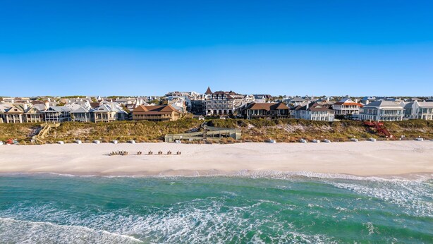 Beach nearby, sun-loungers, beach towels
