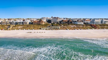 Beach nearby, sun loungers, beach towels