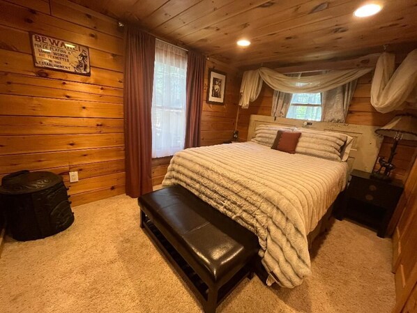 5 bedrooms, iron/ironing board, WiFi, bed sheets