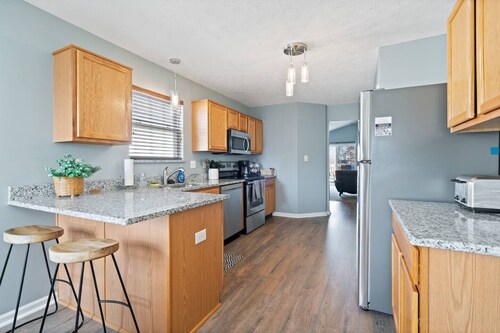 Family or Team Stay/5 Min. to Grand Park/Gas Grill