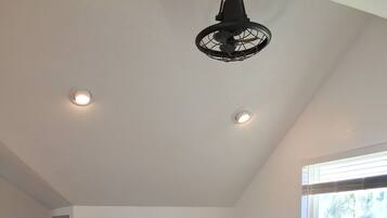 TV, Netflix, streaming services, stereo