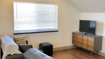 TV, Netflix, streaming services, stereo