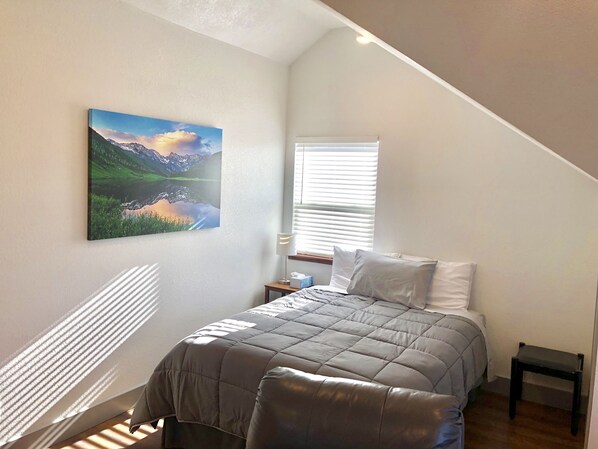 Fer et planche à repasser, accès au Wi-Fi (inclus), literie fournie