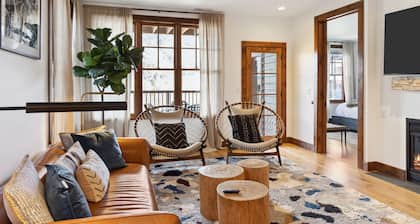 Outpost: Grand View 301 - Renovated Condo w/ AC