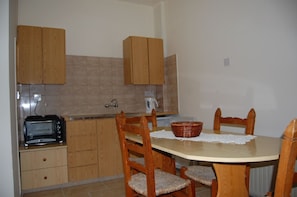 Private kitchenette - Nicos & Olympia Apartments (Polis)