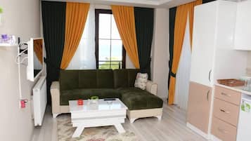 Classic-Vierbettzimmer, 1 Schlafzimmer, Meerblick, Meerseite | Wohnbereich | Flachbildfernseher, Pay-TV