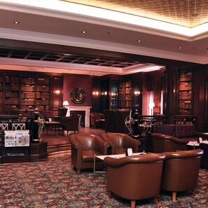 3 bars/lounges, poolside bar - Gulf Executive Residence (Manama)
