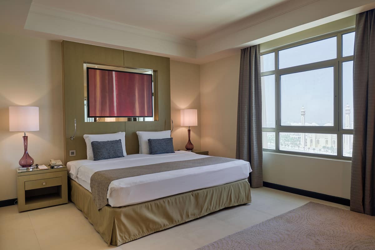 1 bedroom, in-room safe, desk, iron/ironing board