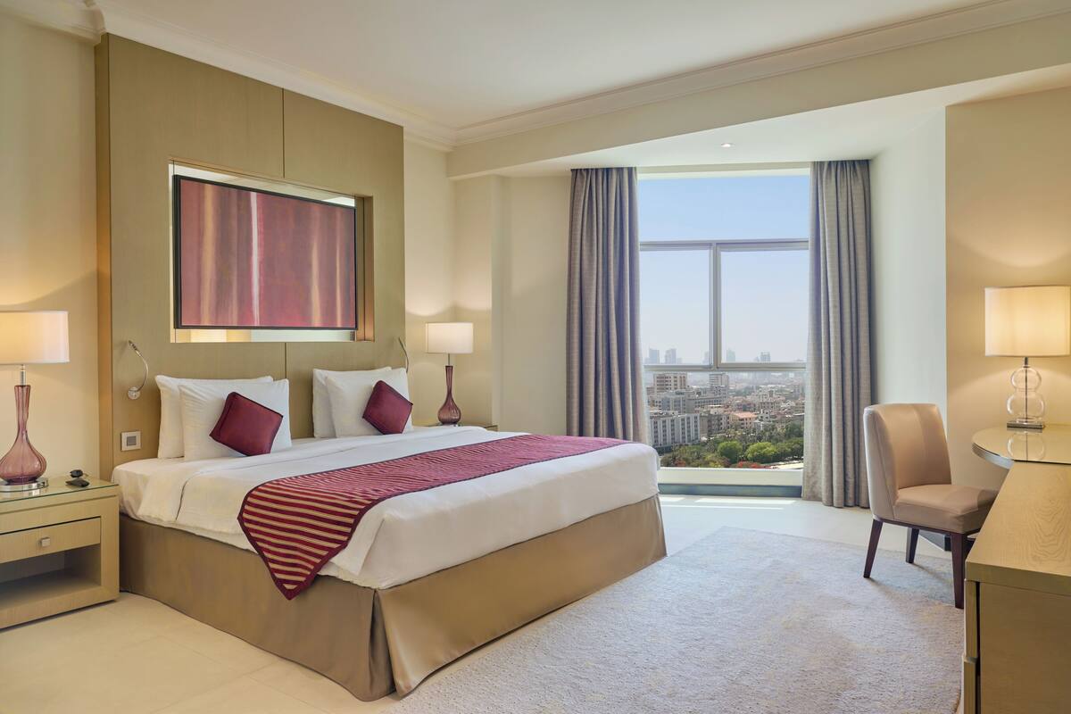 1 bedroom, premium bedding, in-room safe, desk
