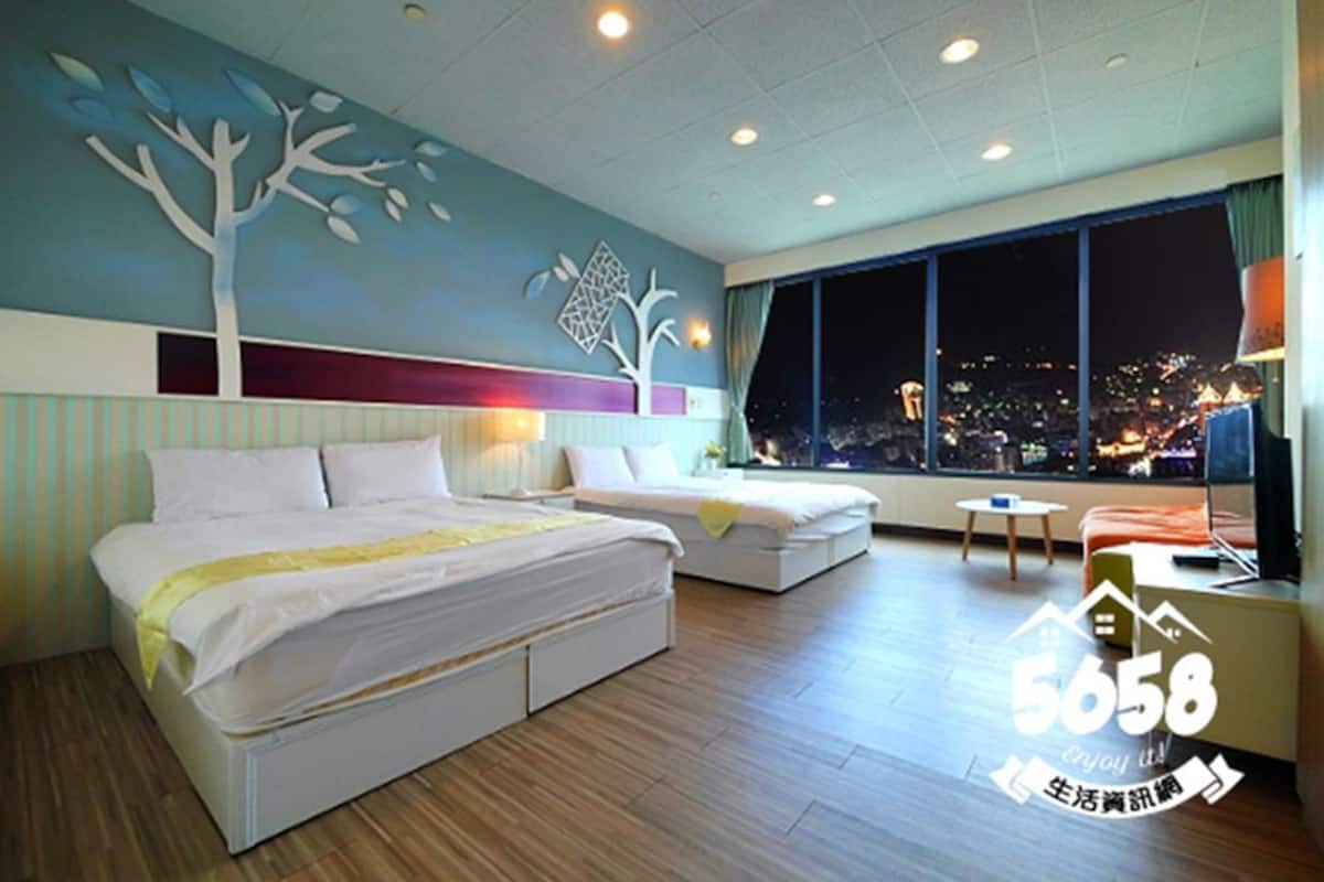 Habitación cuádruple superior | Escritorio, cortinas blackout y wifi gratis