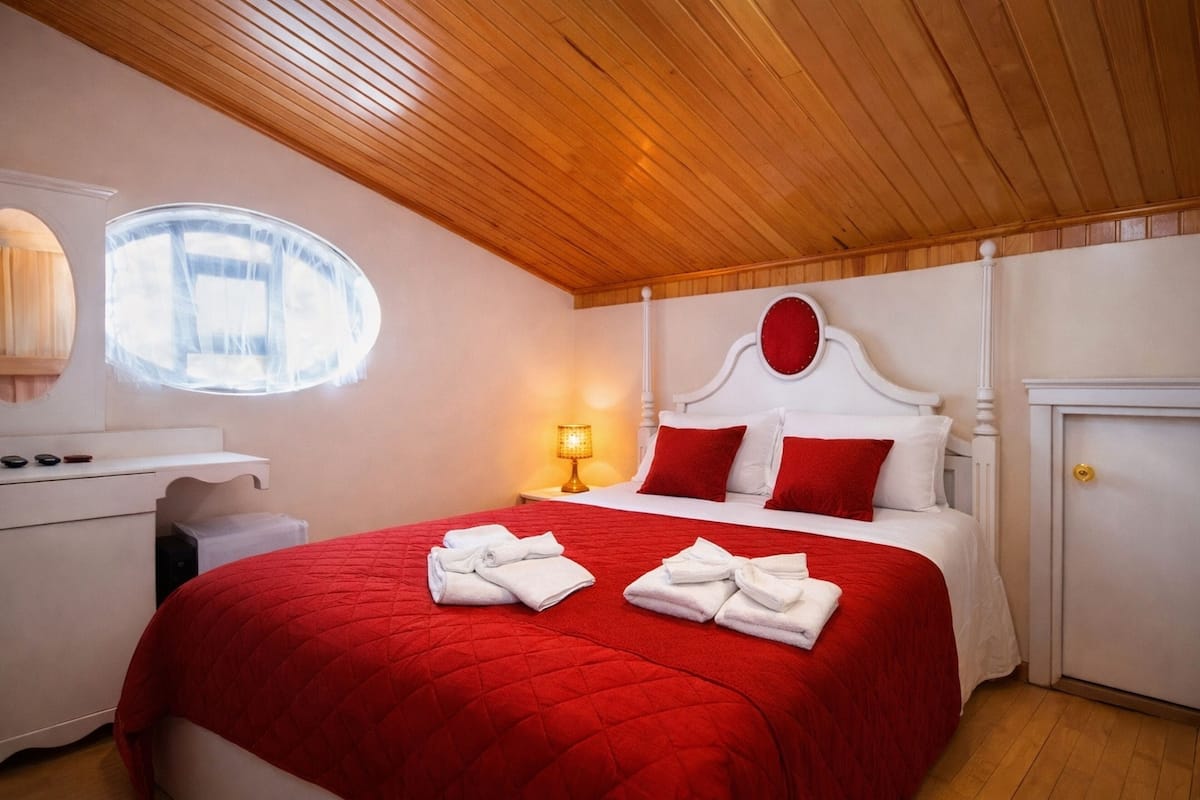 Standard Double Room | Minibar, desk, soundproofing, iron/ironing board