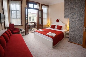 Deluxe Room, Balcony | Minibar, desk, soundproofing, iron/ironing board - Yalı Hotel (Adalar)