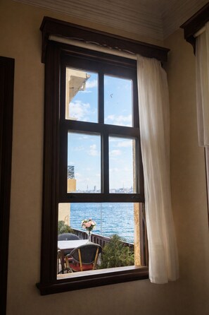 Deluxe Room, Balcony | Minibar, desk, soundproofing, iron/ironing board - Yalı Hotel (Adalar)