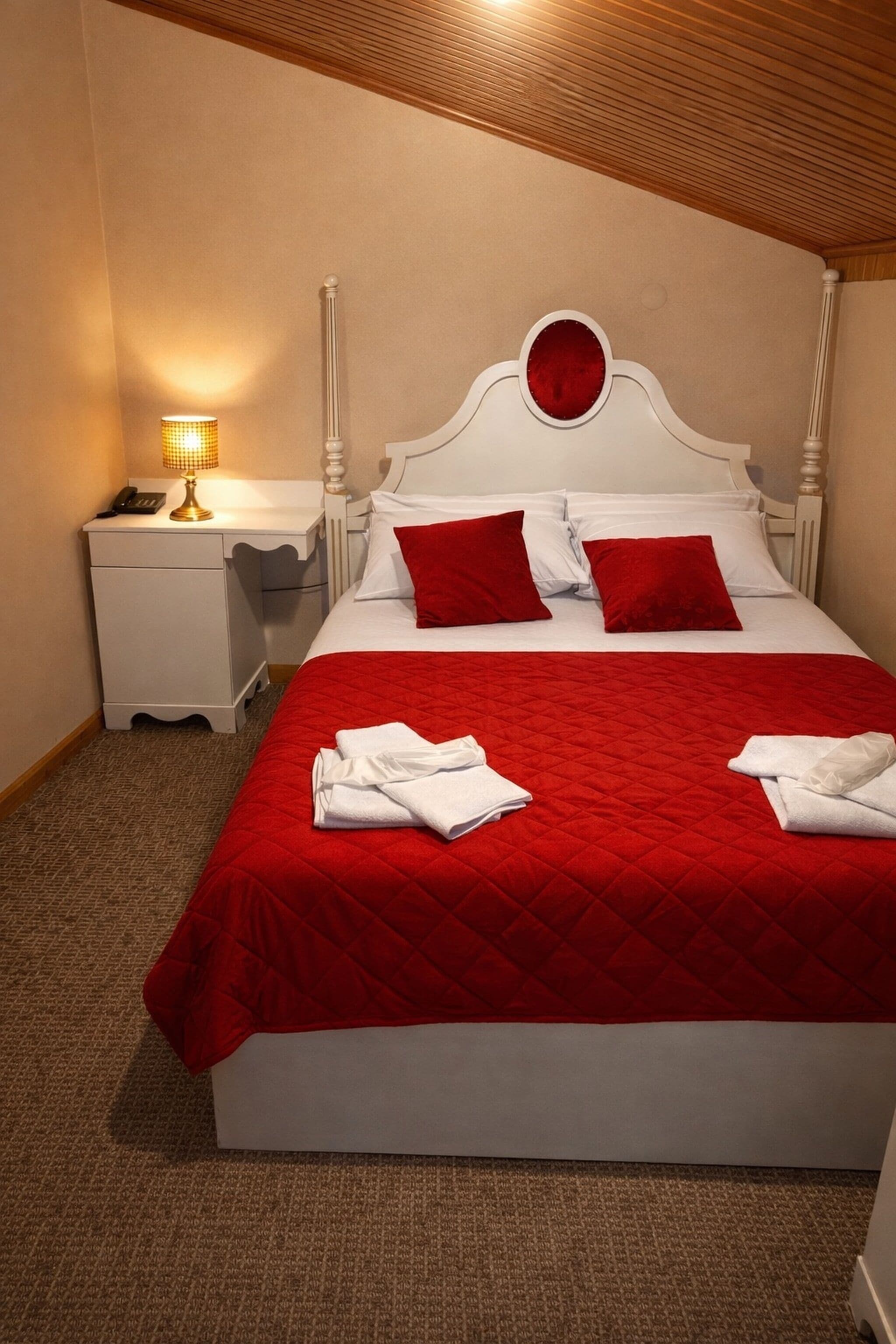 Standard Double Room | Minibar, desk, soundproofing, iron/ironing board