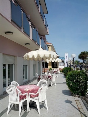 Esterni