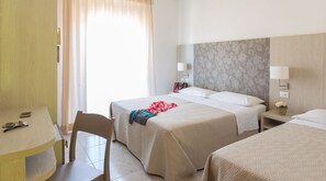 Kamar Triple, balkon | Brankas, meja kerja, dan tempat tidur bayi (biaya tambahan)