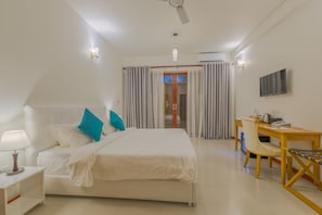 1 bedroom, minibar, in-room safe, desk