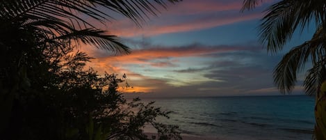 Una spiaggia nelle vicinanze