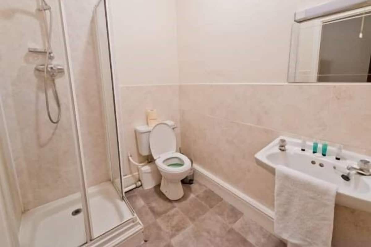 Quadruple Room, Ensuite | Bathroom