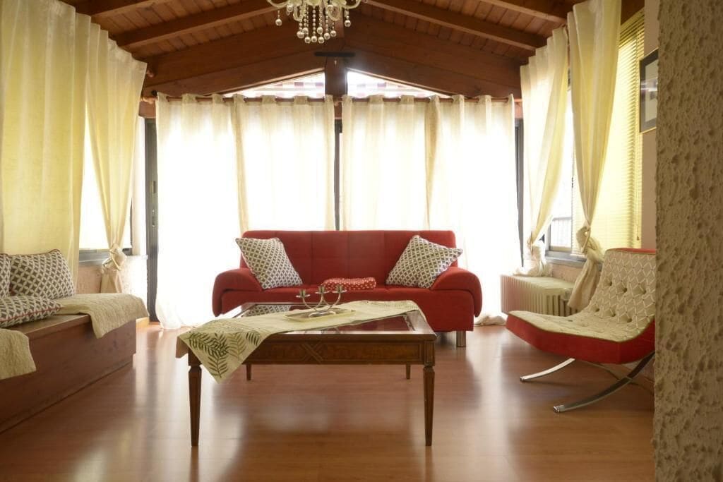 TV a schermo piatto 27 pollici con canali via cavo, TV