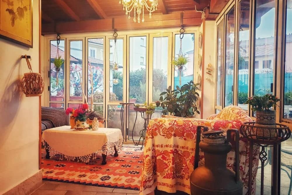 Villa Marisa bed breakfast and books