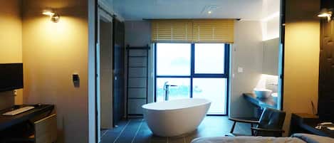 Royal Suite (Hot water - jacuzzi: extra charge) | Meja kerja, kedap suara, Wi-Fi gratis, dan seprai linen