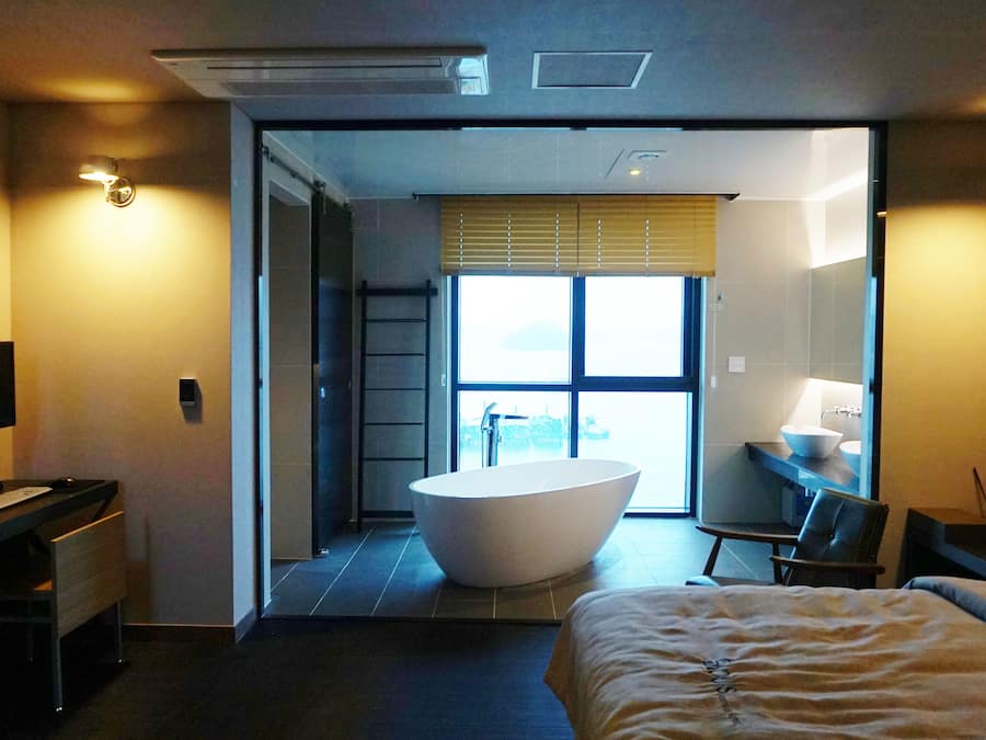 Royal Suite (Hot water - jacuzzi: extra charge)