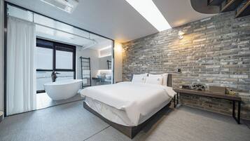 Royal Suite | Desk, soundproofing, free WiFi, bed sheets